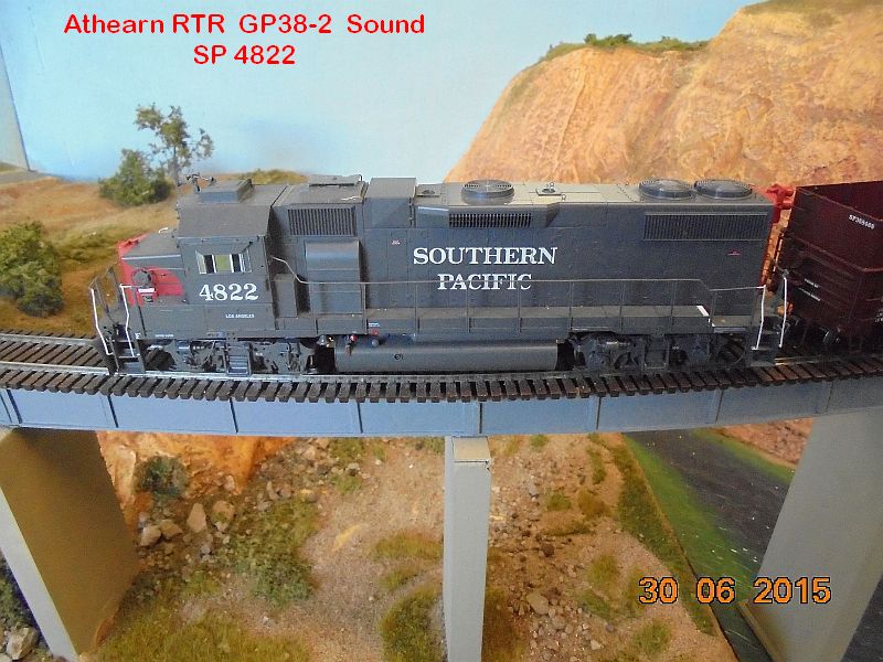 GP38-2